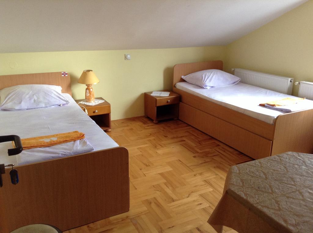 Ferienwohnung Pansion Velickovic Niska Banja Zimmer foto